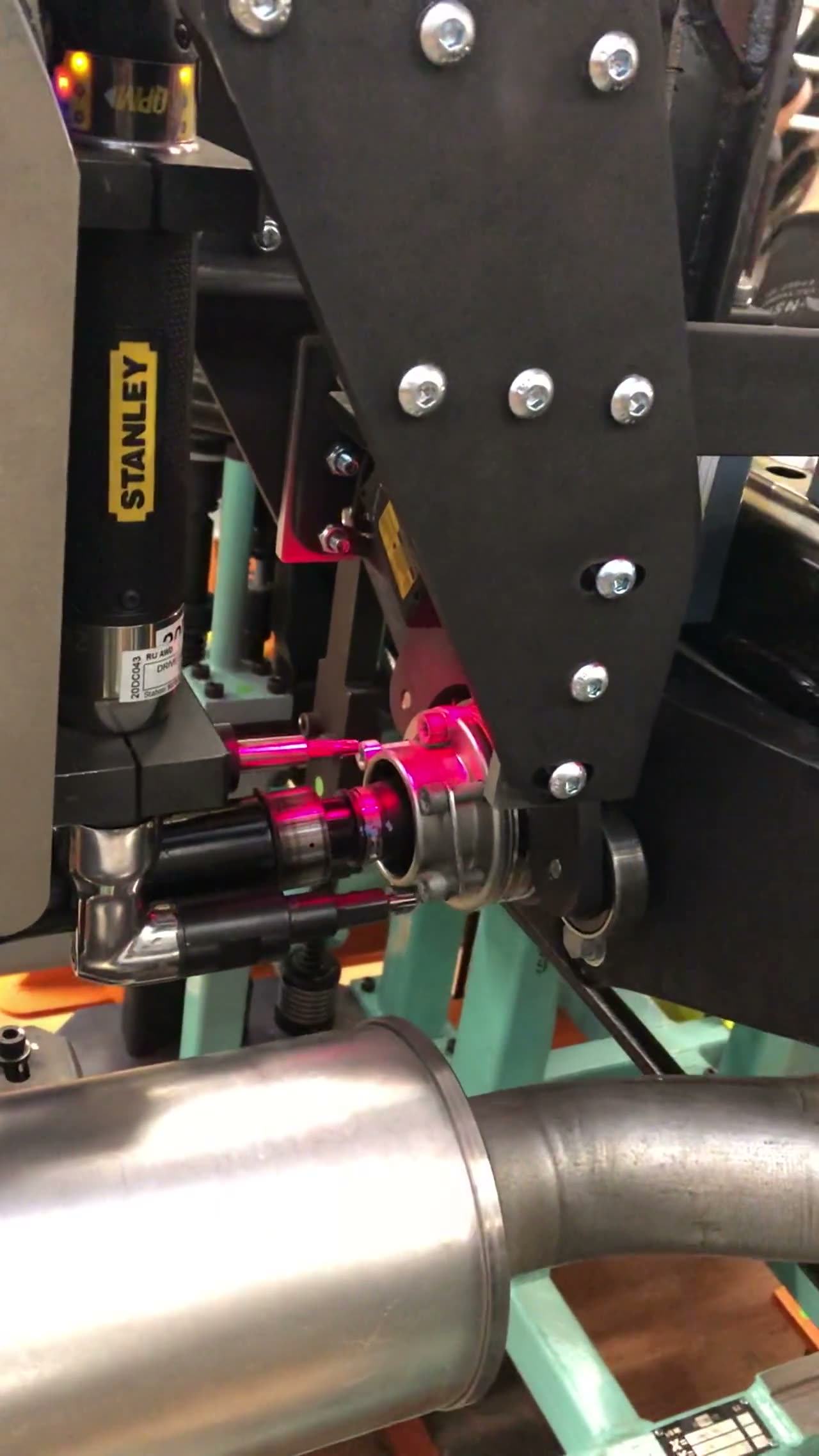Prop shaft secure tool cycling with laser bolt-head alignment