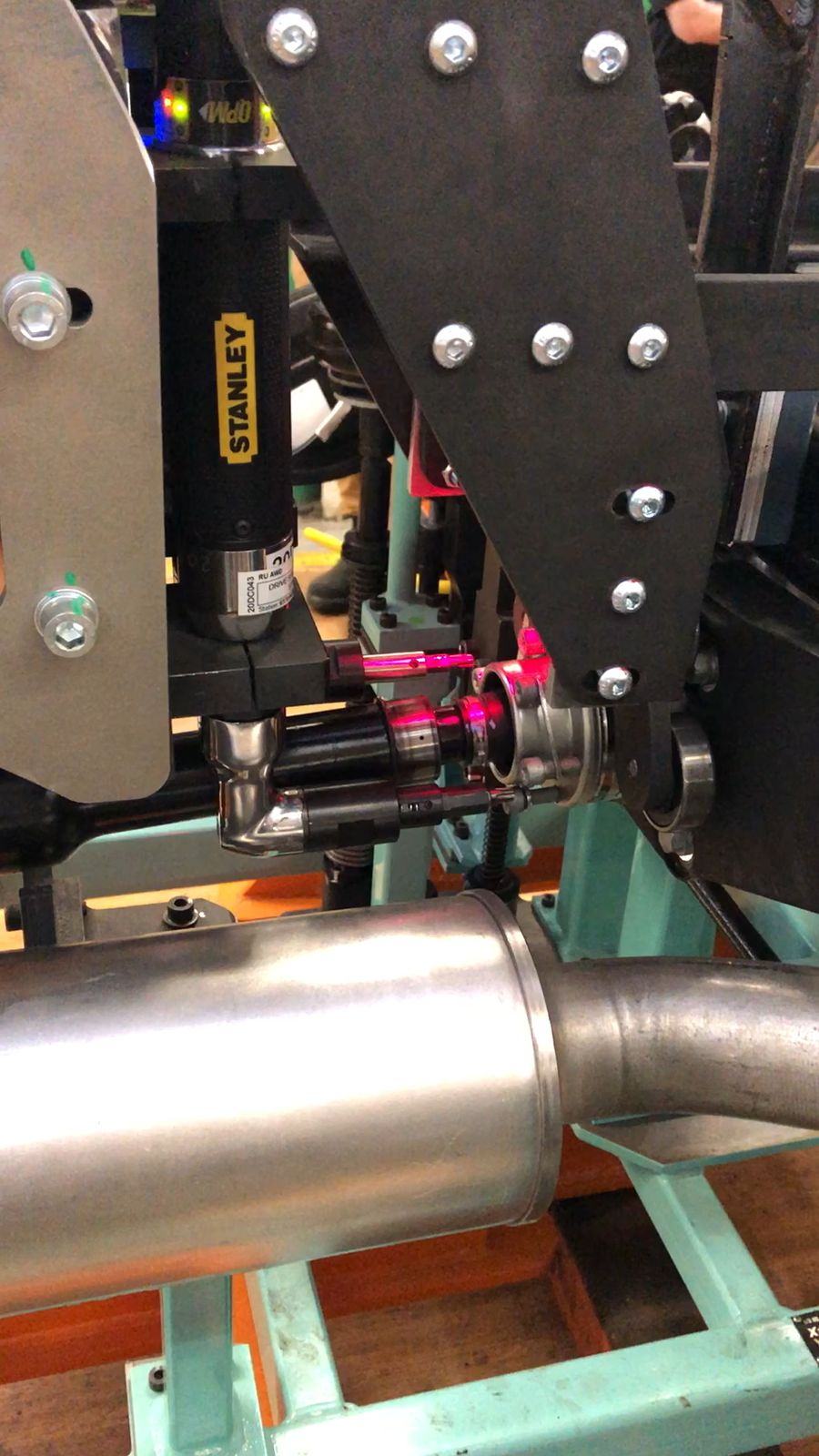 Prop shaft secure tooling in the install position
