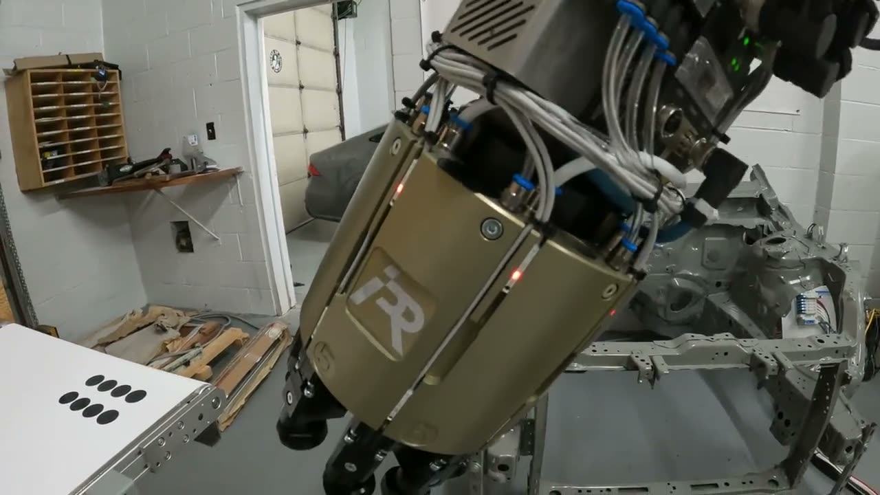 Robotic sticker application demo cell running its cycle
